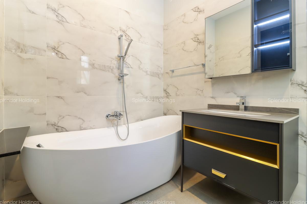 3 Bed Apartment with En Suite in Riverside - 12