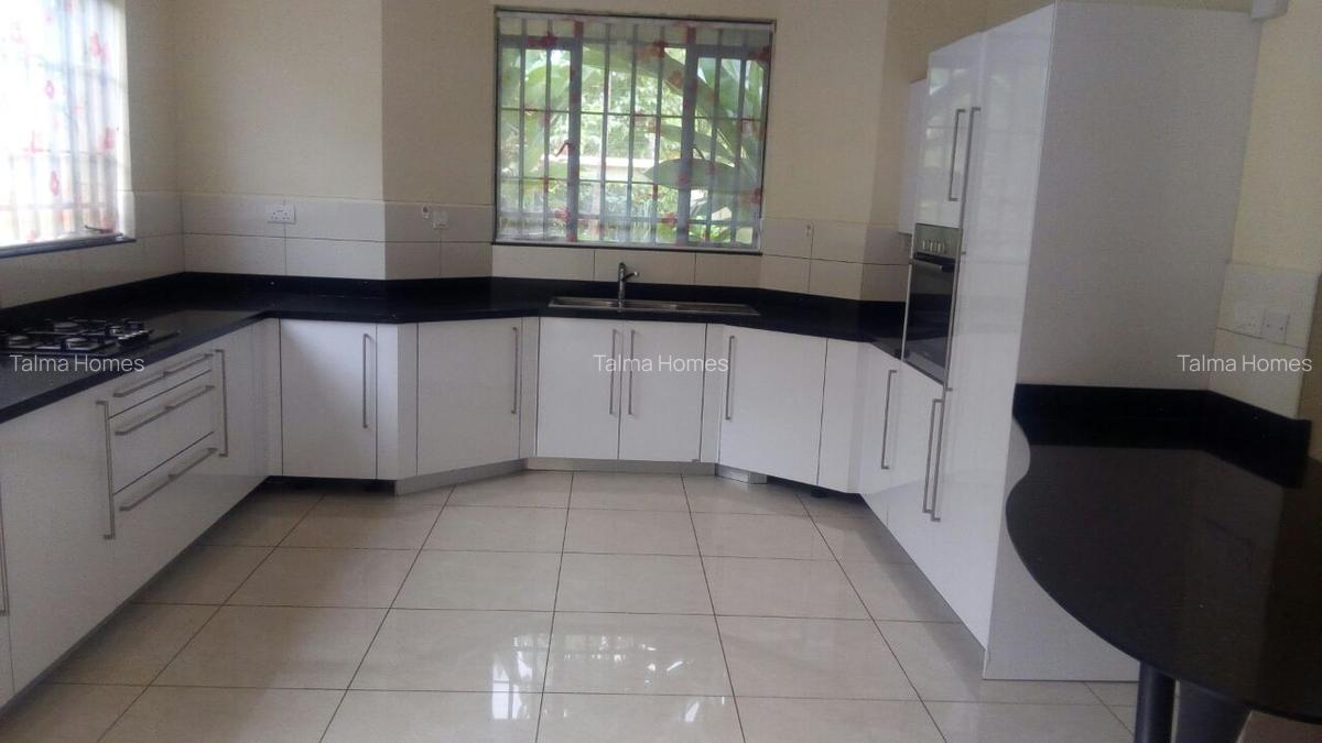 5 Bed Townhouse with En Suite at Off Convent Drive - 14