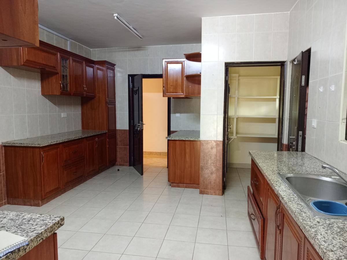 5 Bed Townhouse with En Suite in Lavington - 5