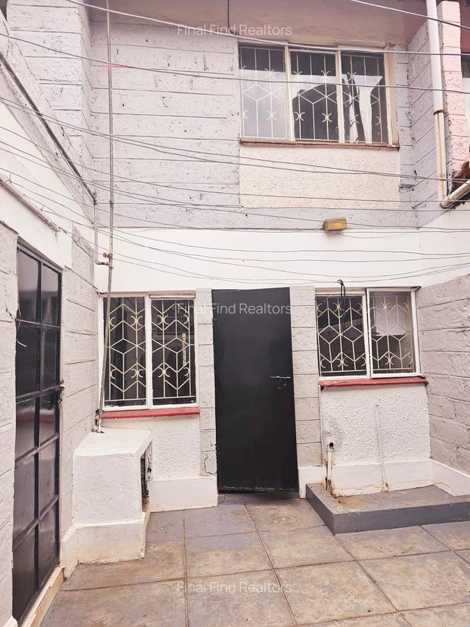 3 Bed House with Garden in Lavington - 14