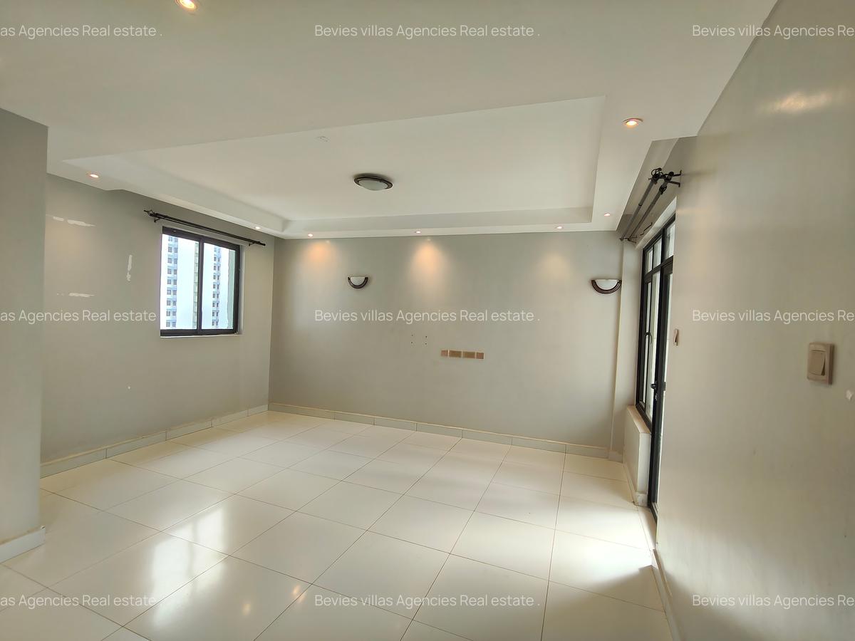 1 Bed Apartment with En Suite at Parklands - 2