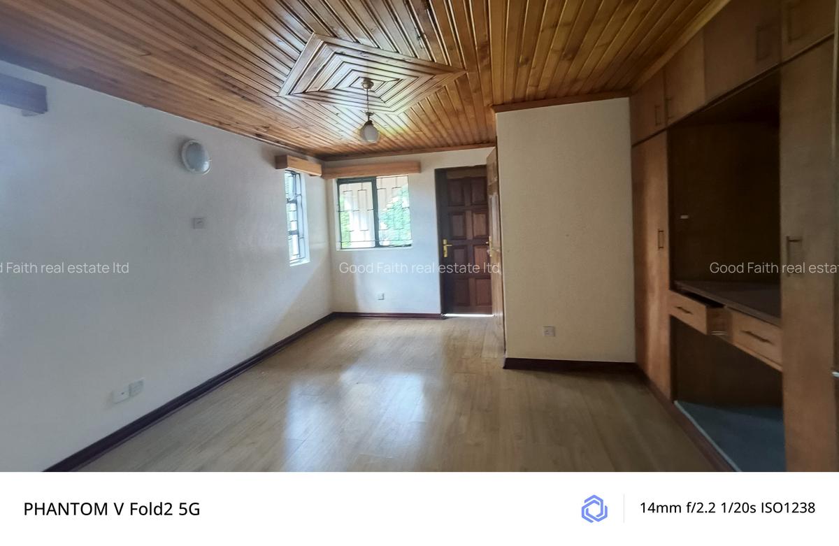 5 Bed House with En Suite in Runda - 9