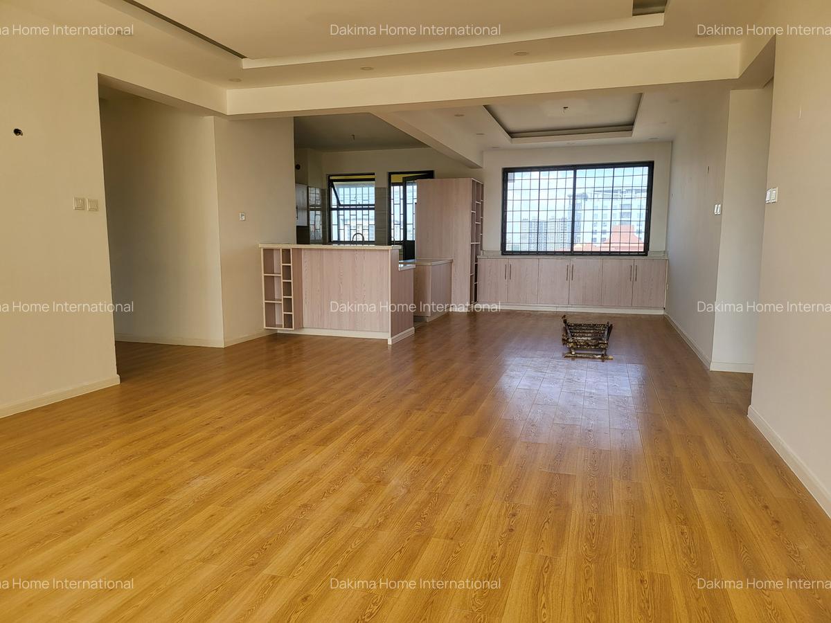 3 Bed Apartment with En Suite in Brookside - 3