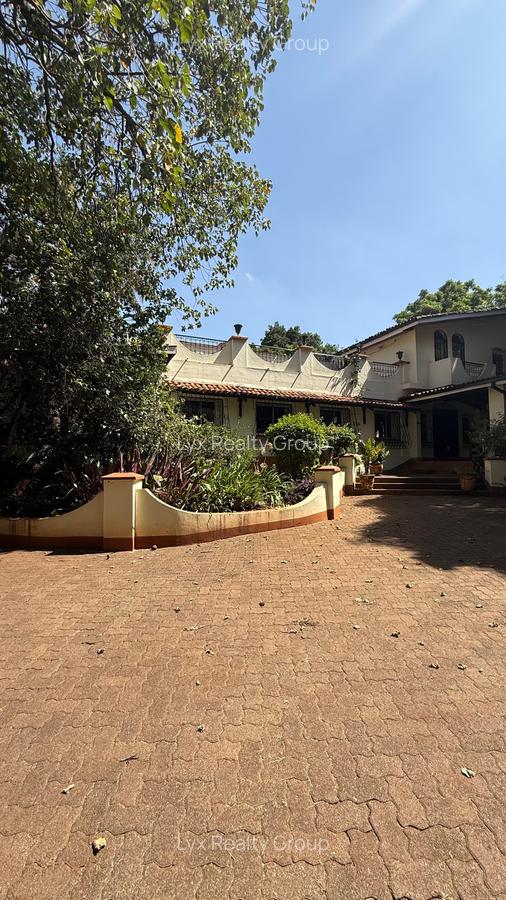 5 Bed Villa with En Suite in Lavington - 2