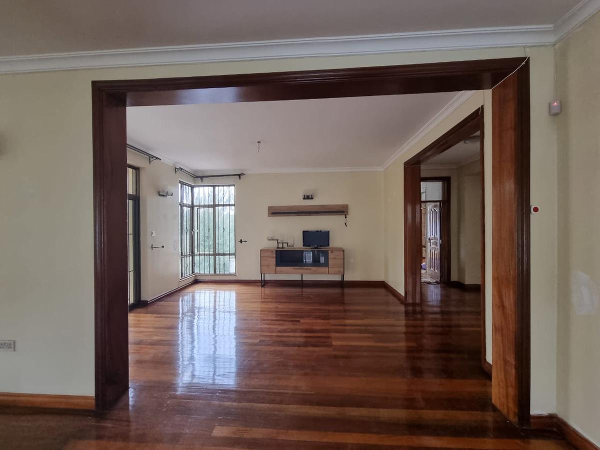 5 Bed Villa with En Suite in Kitisuru - 15