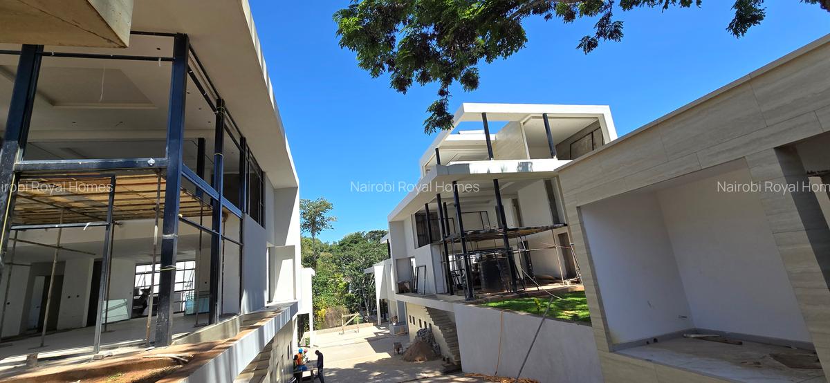6 Bed Townhouse with En Suite at Lavington Green - 7