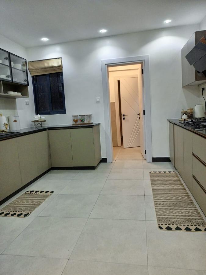 4 Bed Apartment with En Suite in South C - 9