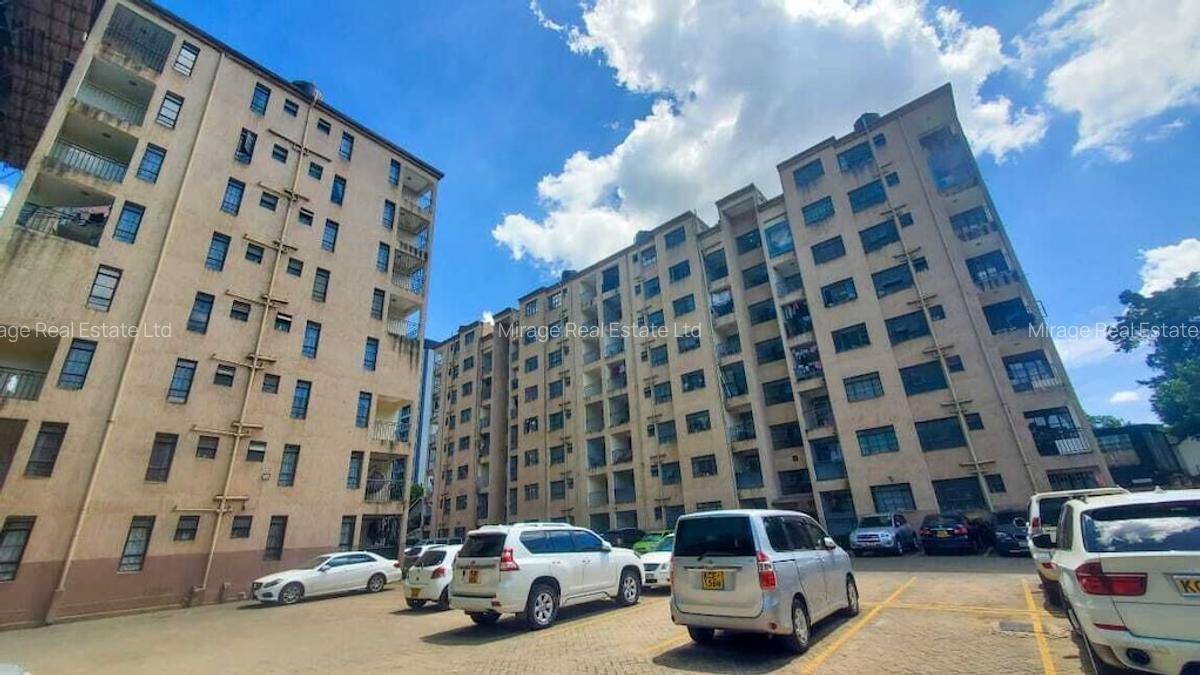 3 Bed Apartment with En Suite in Lavington - 1