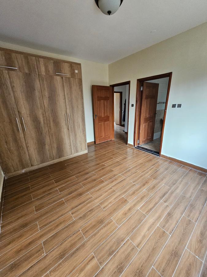 3 Bed Apartment with En Suite at Lavington - 18