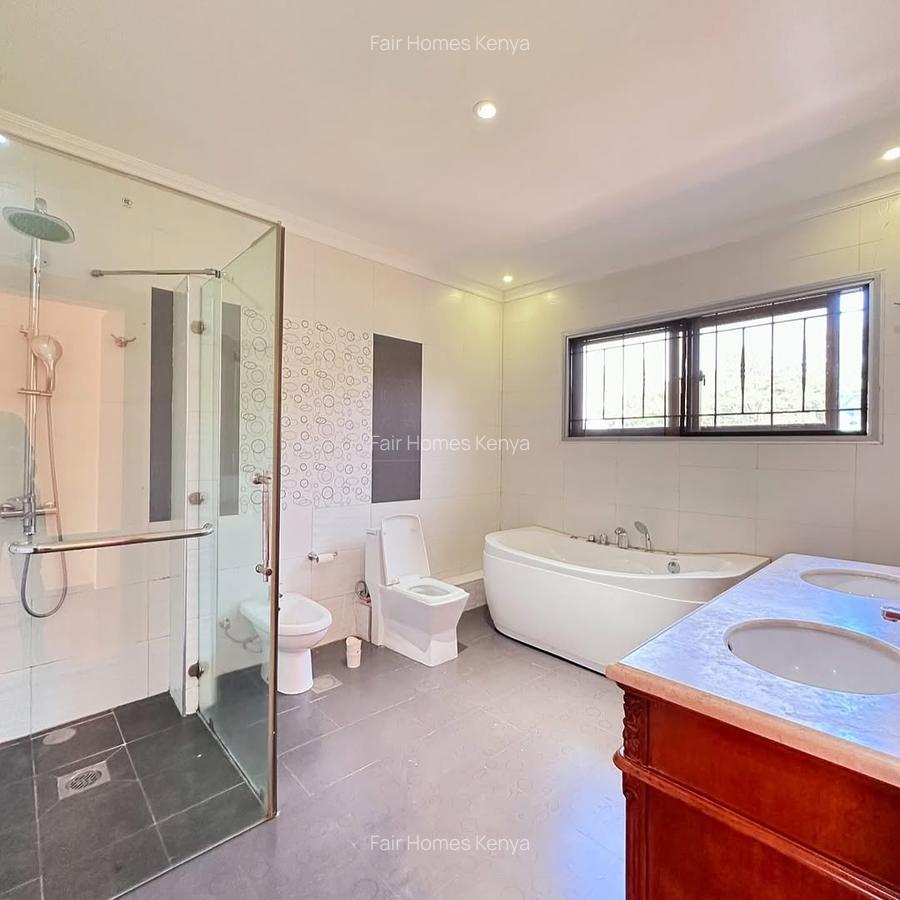 5 Bed Townhouse with En Suite at Chalbi Drive - 10
