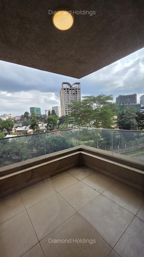3 Bed Apartment with En Suite at Parklands - 12