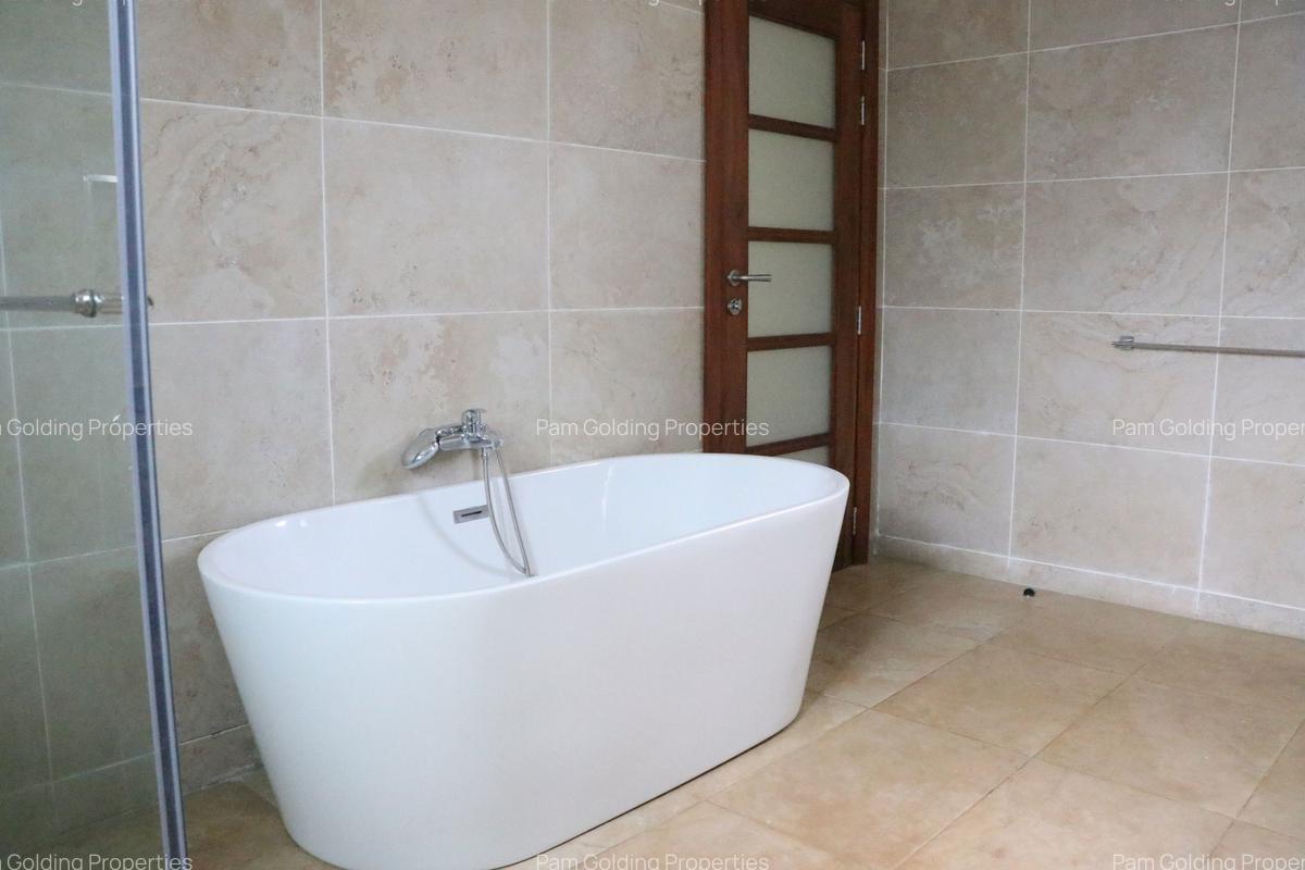 5 Bed Villa with En Suite in Runda - 13