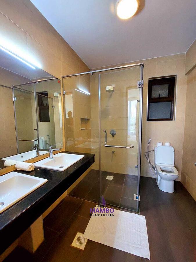 Serviced 2 Bed Apartment with En Suite at Dennis Pritt - 10