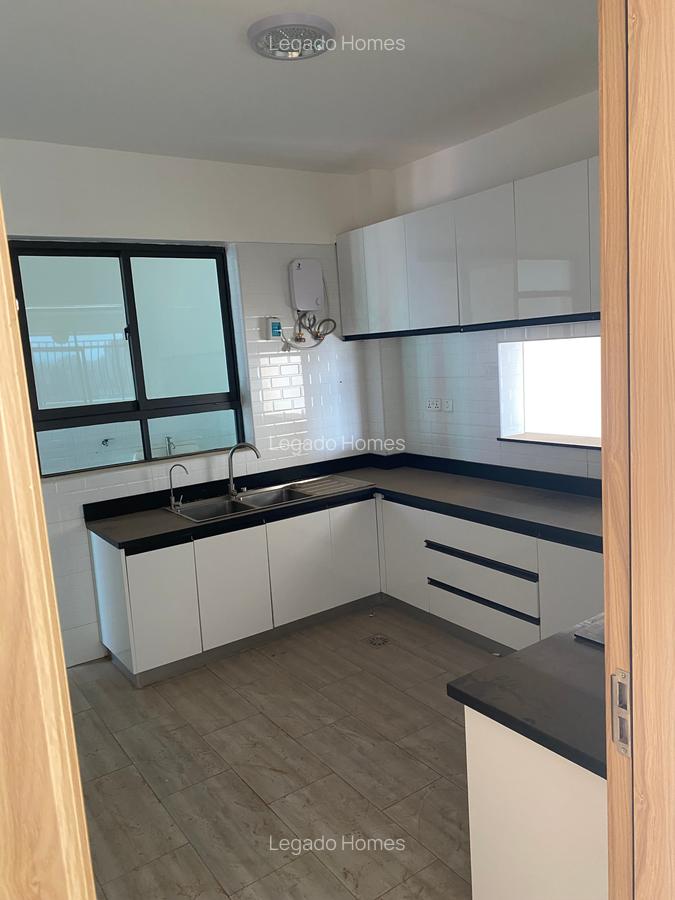 Serviced 3 Bed Apartment with En Suite at Othaya Road - 5