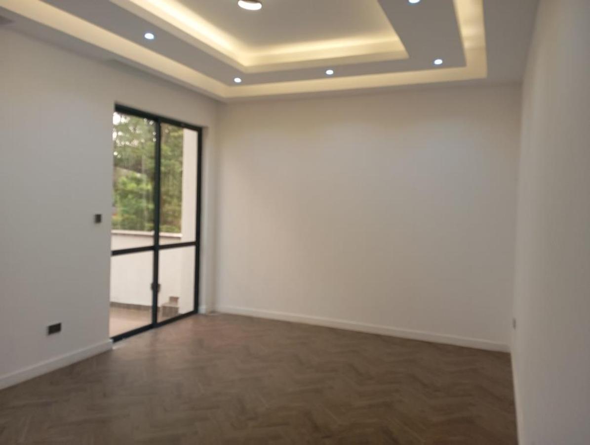 4 Bed Townhouse with En Suite at Lavington - 2
