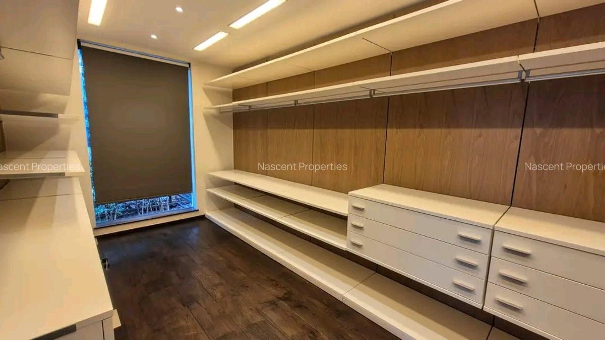 6 Bed House with En Suite in Loresho - 11