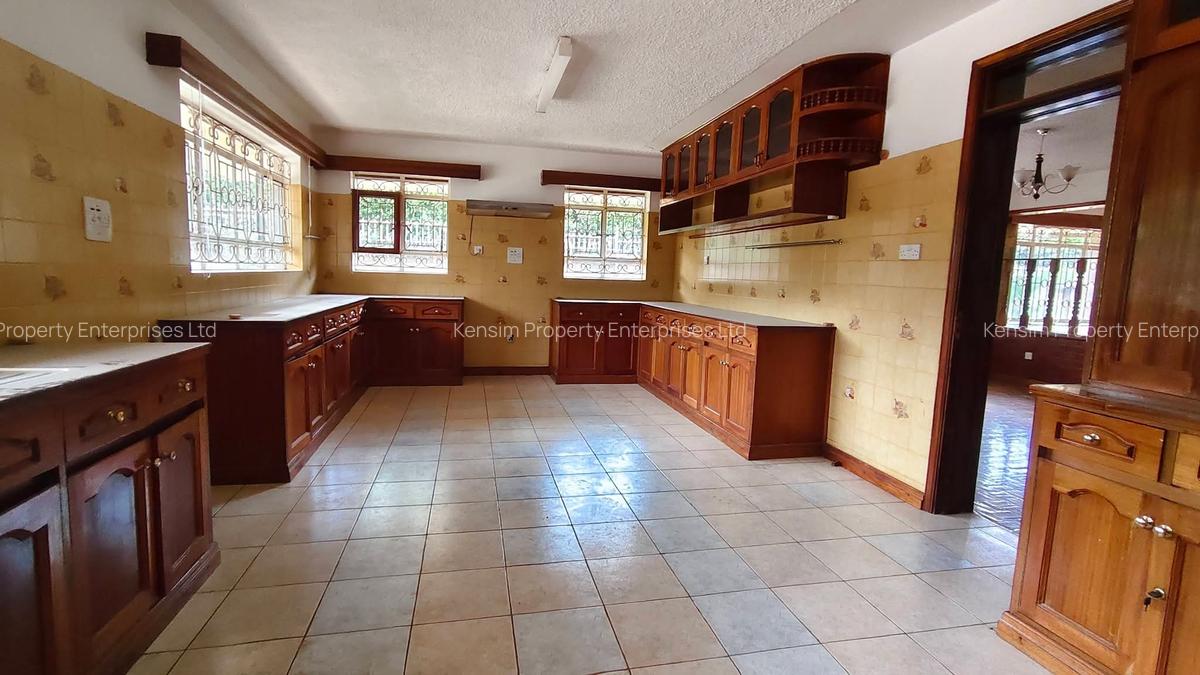 5 Bed House with En Suite in Nyari - 3