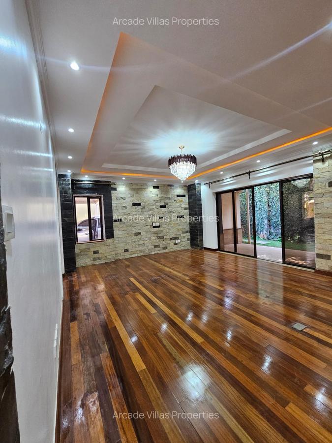 5 Bed Townhouse with En Suite in Lavington - 3