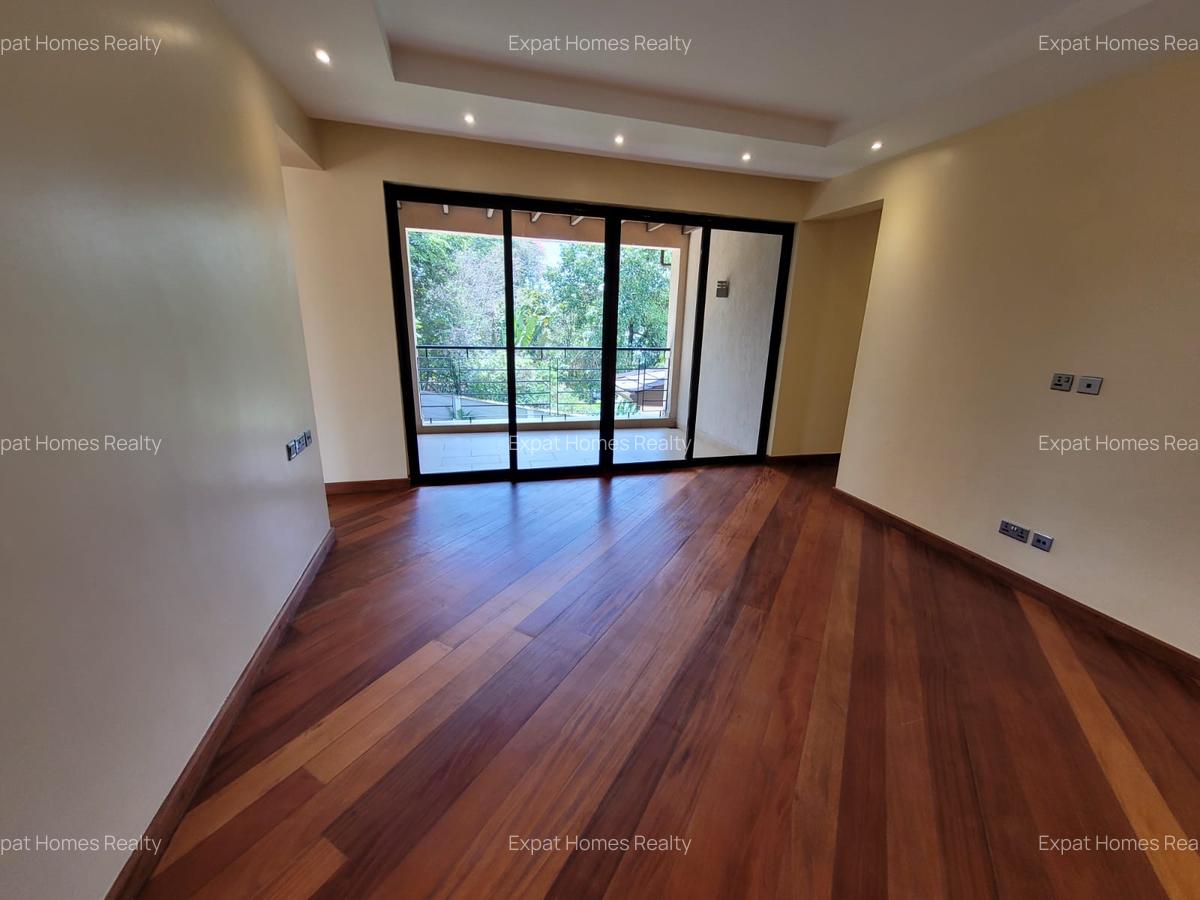 5 Bed Villa with En Suite in Lavington - 11