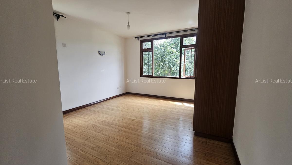 3 Bed Apartment with En Suite at Sandalwood Lane - 4