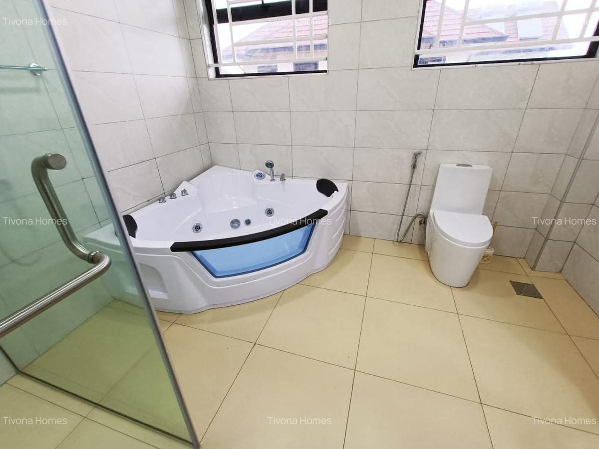 4 Bed House with En Suite in Runda - 2