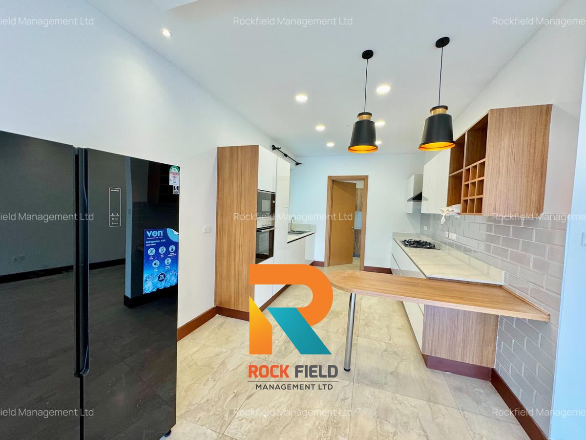 2 Bed Apartment with En Suite in Parklands - 3