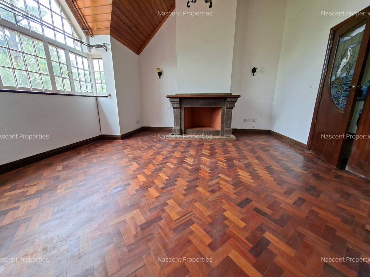 5 Bed House with En Suite in Runda - 12