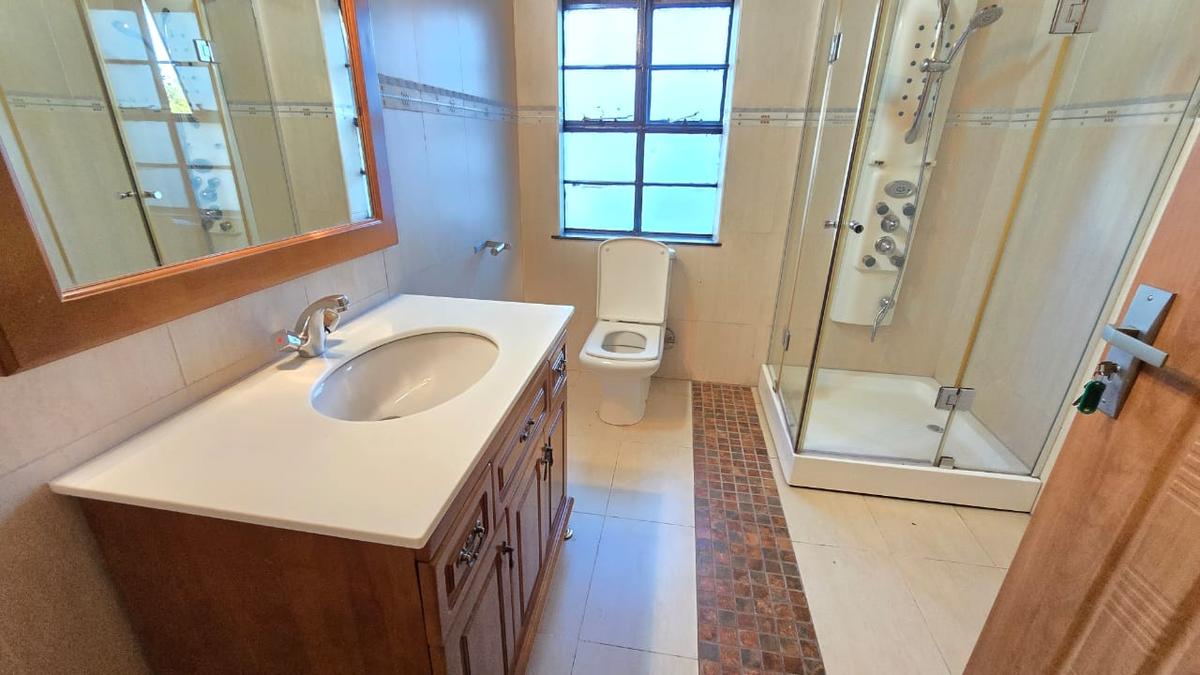 4 Bed Townhouse with En Suite in Lavington - 16