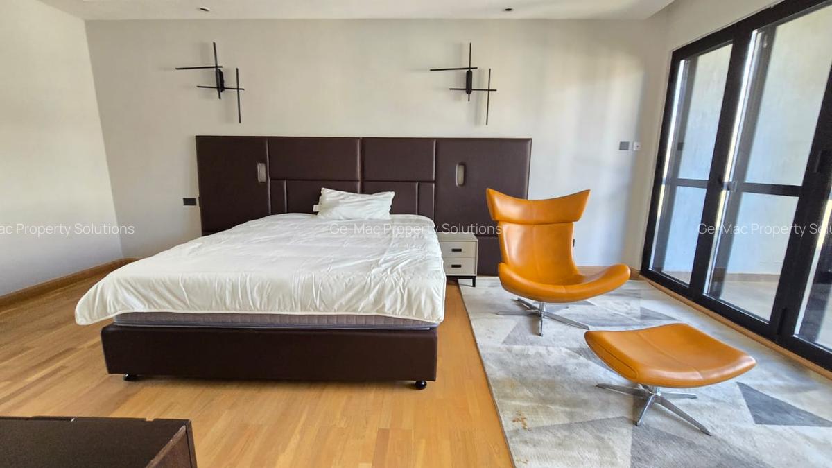 5 Bed House with En Suite in Lavington - 12