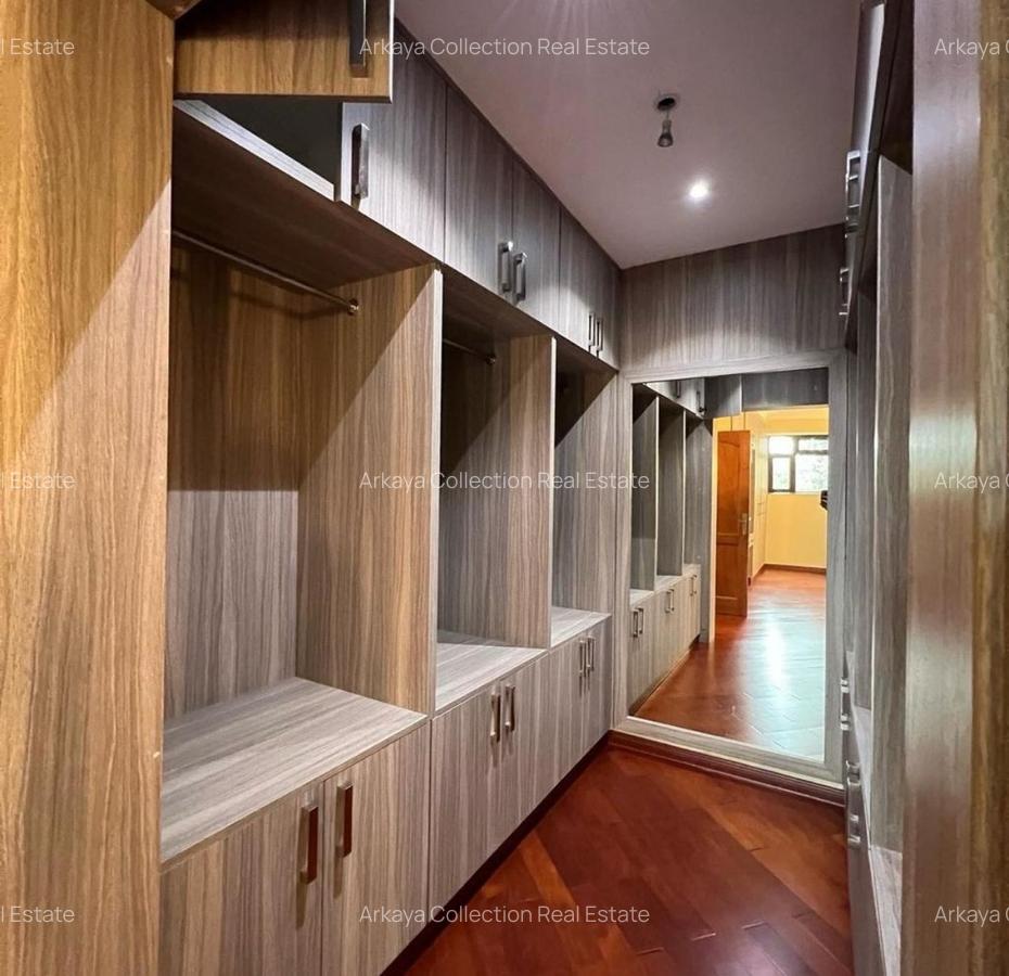 5 Bed House with En Suite in Lavington - 9