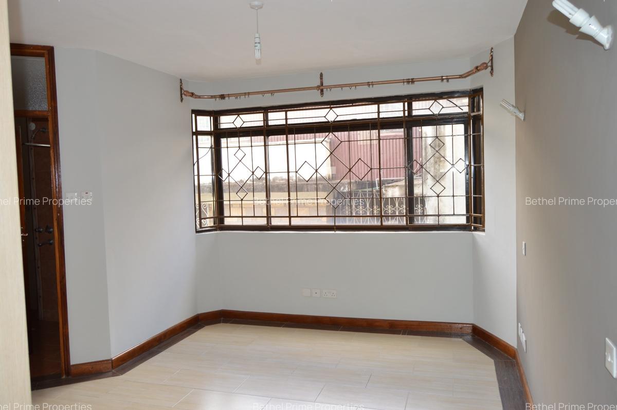 4 Bed Apartment with En Suite in Parklands - 11