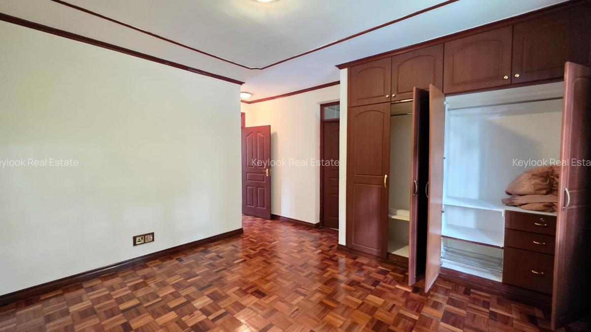 4 Bed Townhouse with En Suite at Lavington - 4