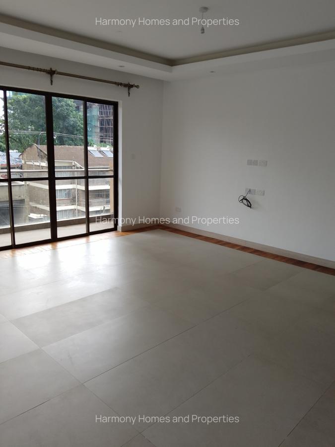 3 Bed Apartment with En Suite at Parklands - 6