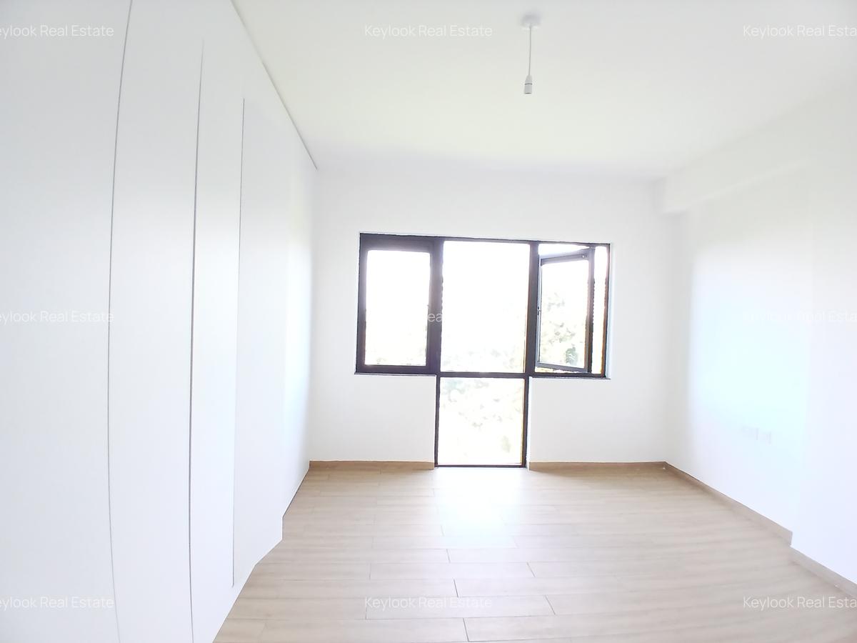 3 Bed Apartment with En Suite at Lavington - 18