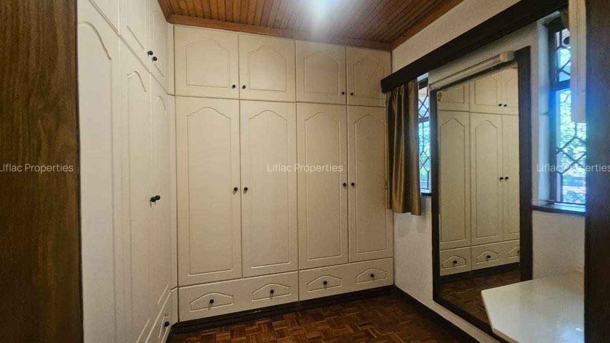 5 Bed House with En Suite in Runda - 19