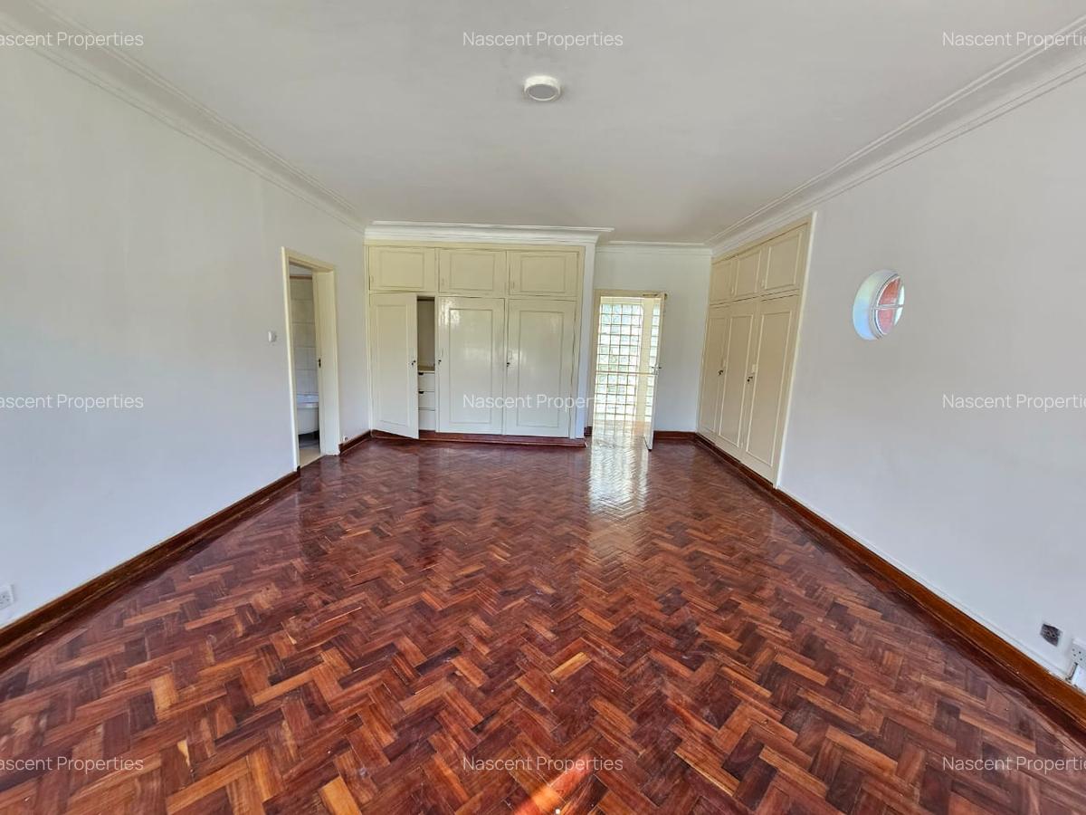 6 Bed House with En Suite in Rosslyn - 7