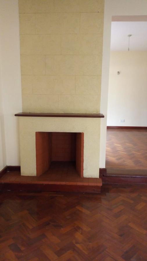 4 Bed Townhouse with En Suite at Lavington - 6