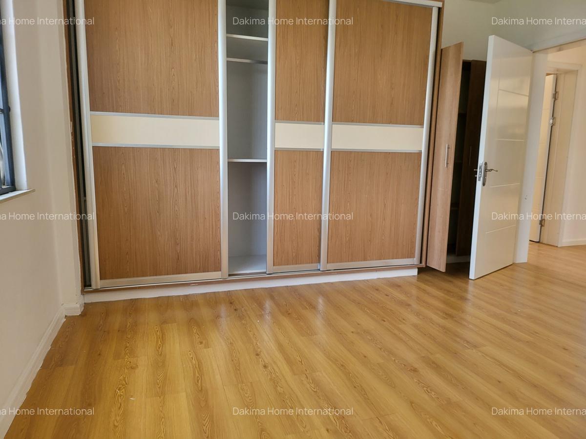 3 Bed Apartment with En Suite in Brookside - 11