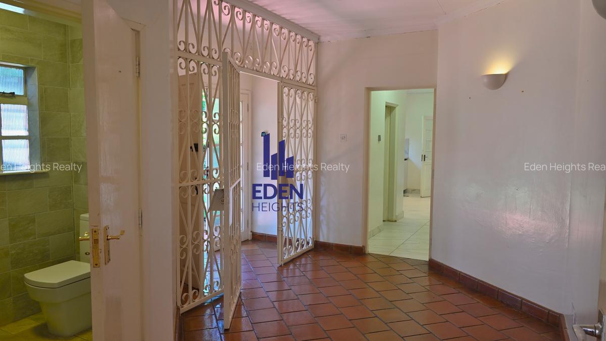 4 Bed House with En Suite in Lavington - 7