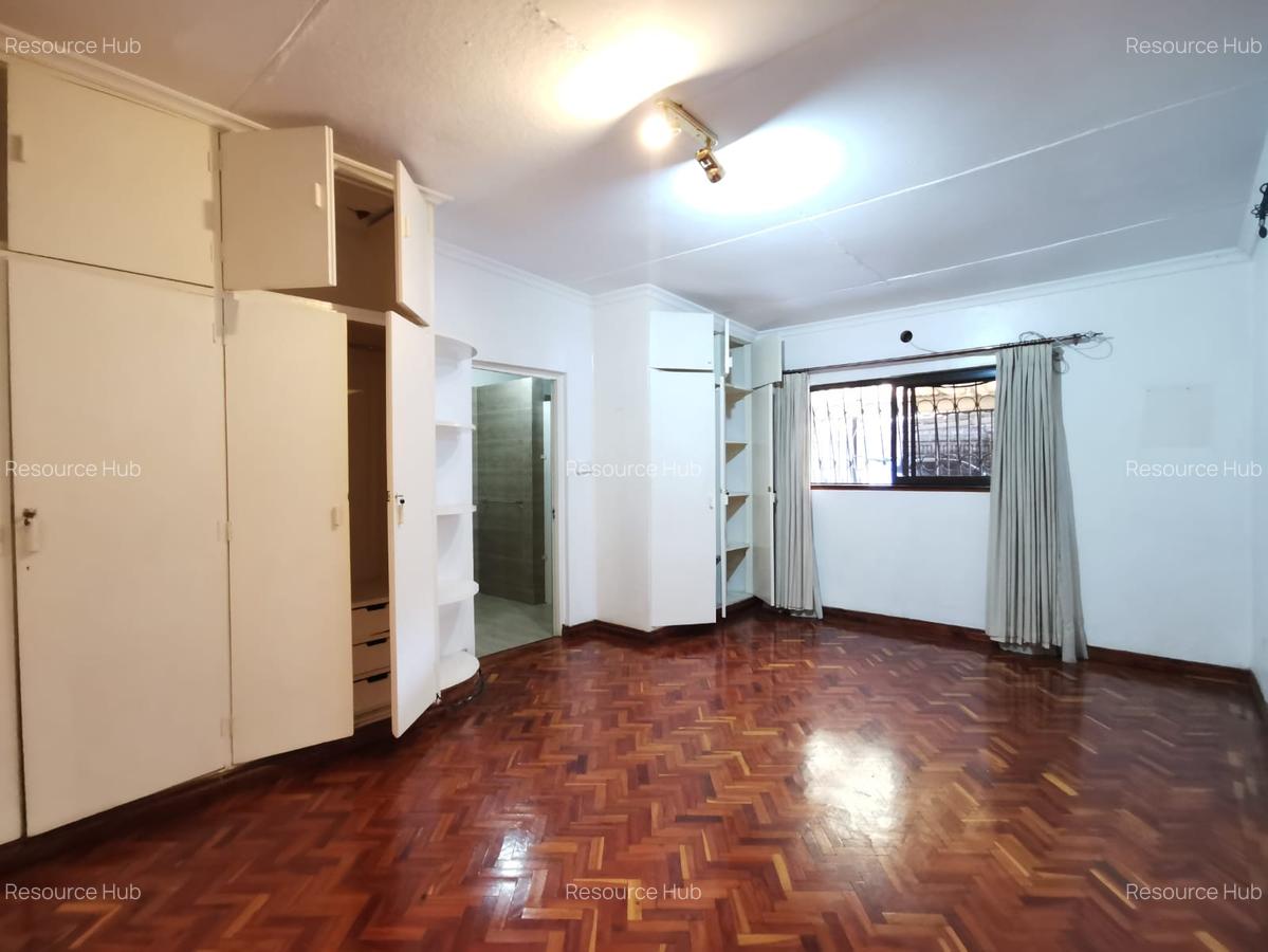4 Bed Townhouse with En Suite at Spring Valley - 18