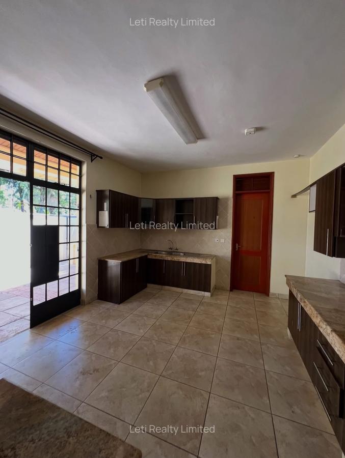 4 Bed House with En Suite in Runda - 4