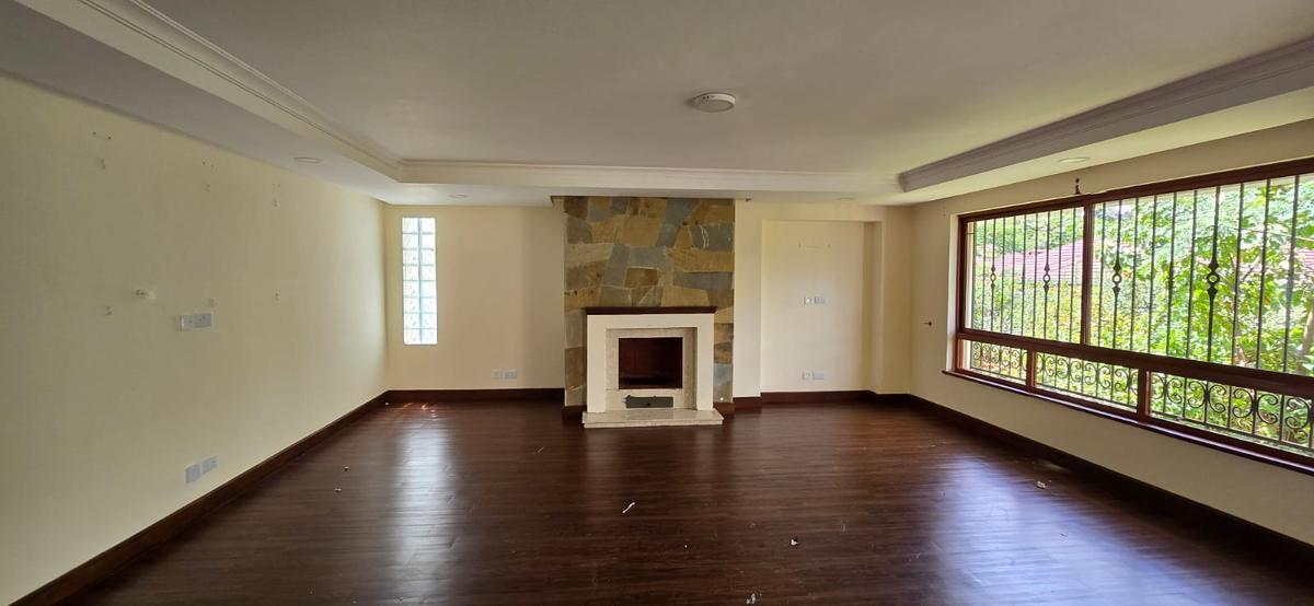 5 Bed House with En Suite in Spring Valley - 4