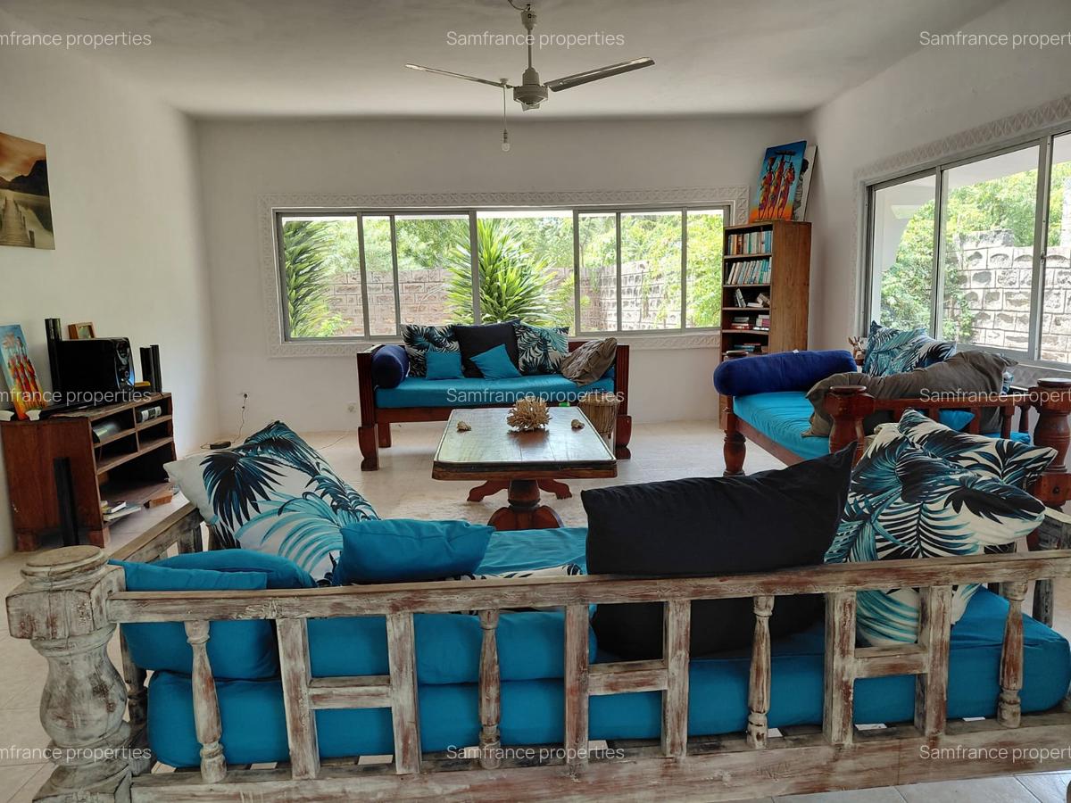 7 Bed Villa with En Suite at Turtle Bay - 1