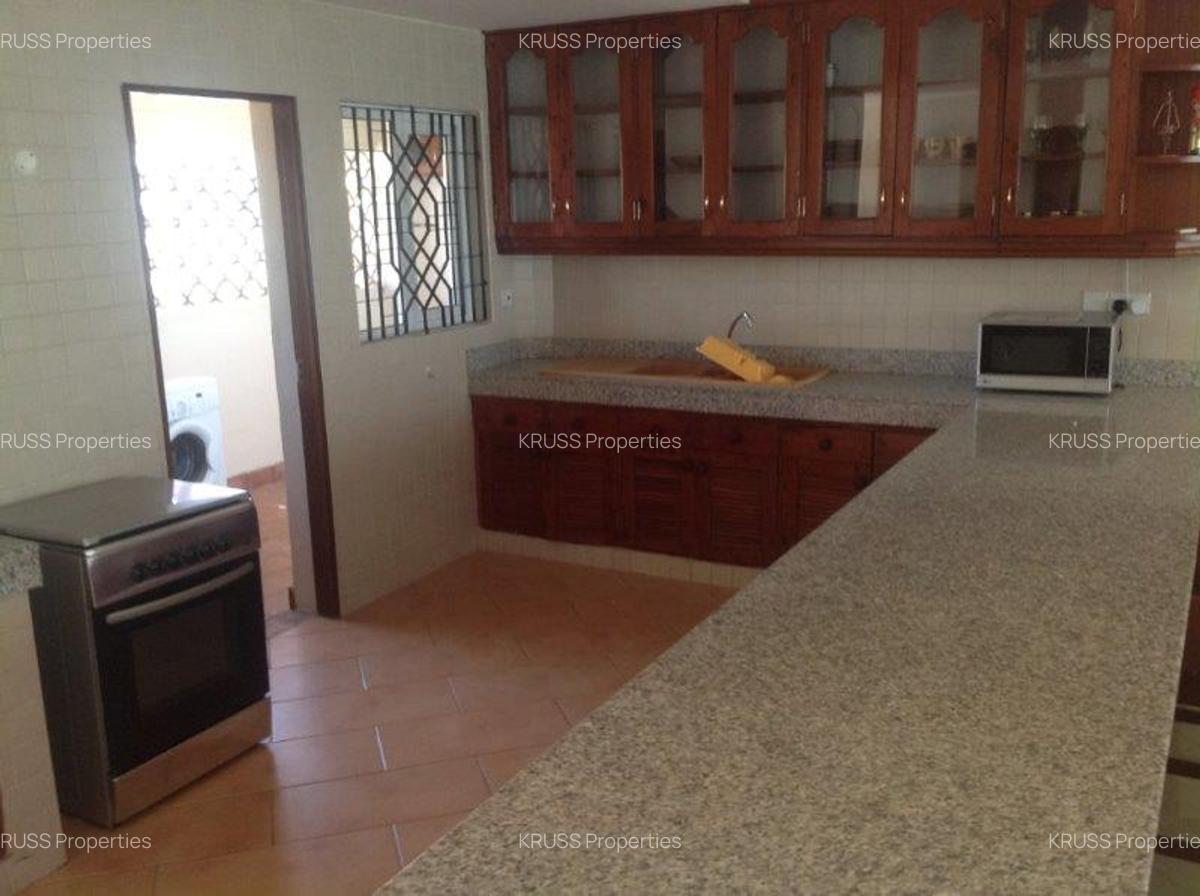 3 Bed Apartment with En Suite at As550 - 16