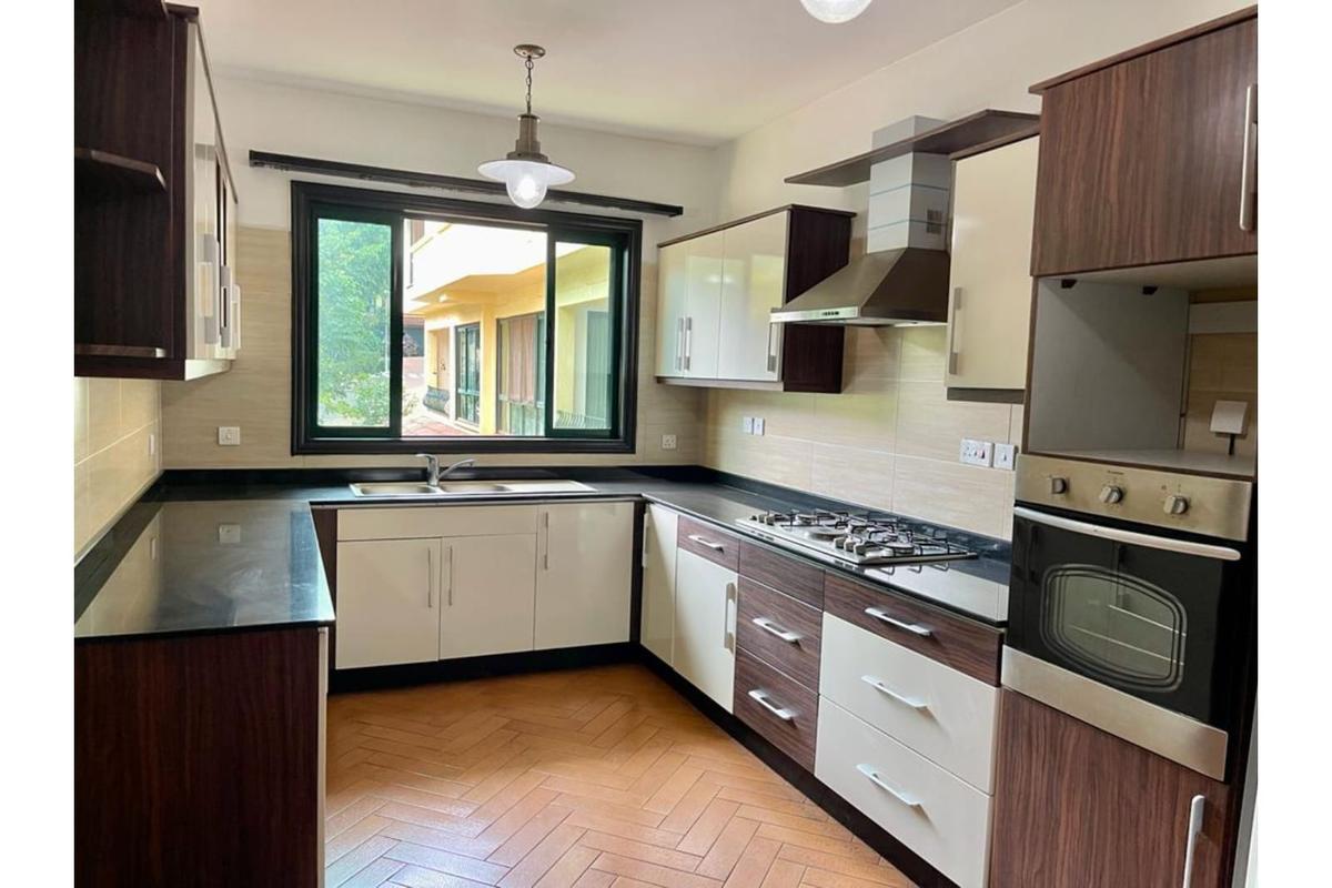 Serviced 3 Bed Apartment with En Suite at Grevillea Grove - 16