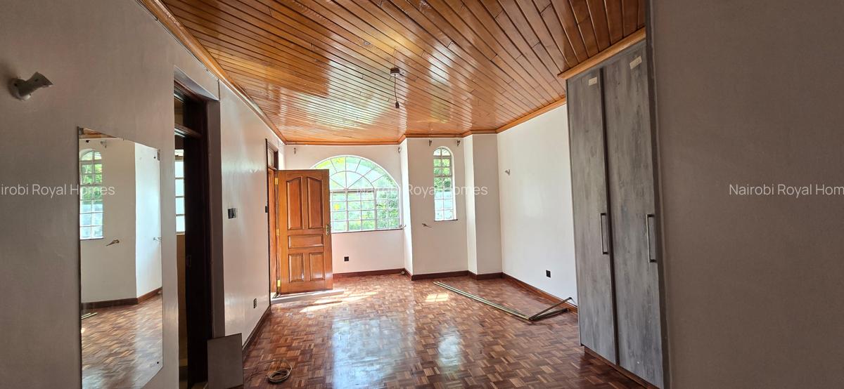 5 Bed Townhouse with En Suite at Lavington Green - 12