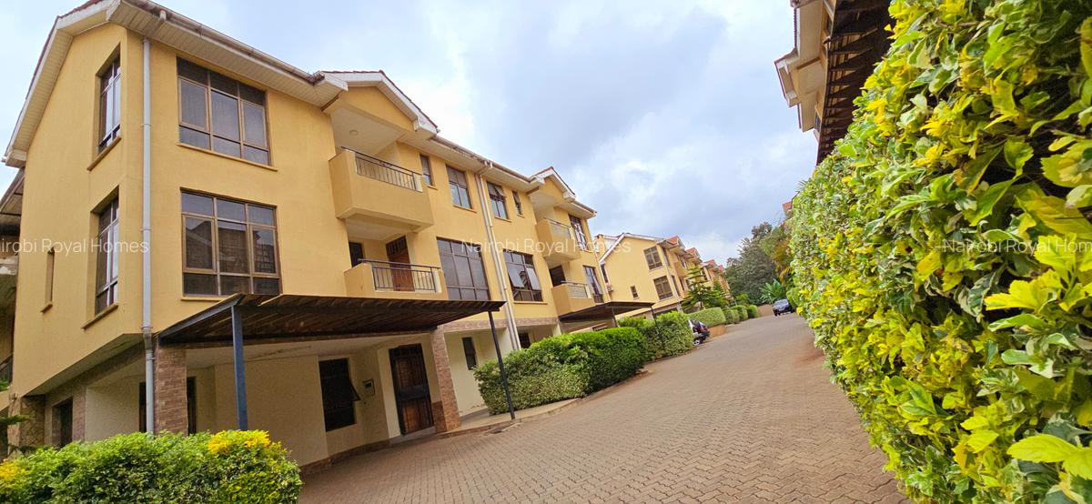 5 Bed Townhouse with En Suite at Lavington Green - 8