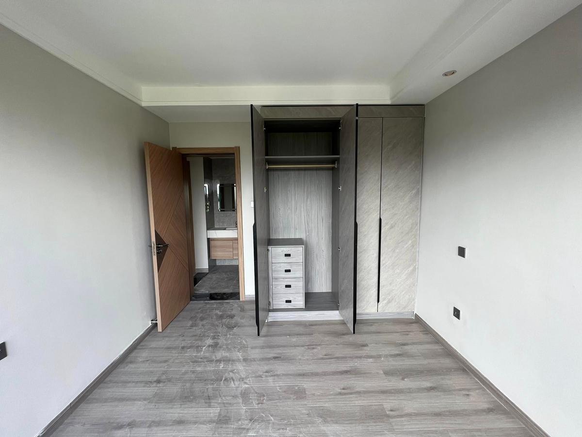 2 Bed Apartment with En Suite at Riverside Drive - 18