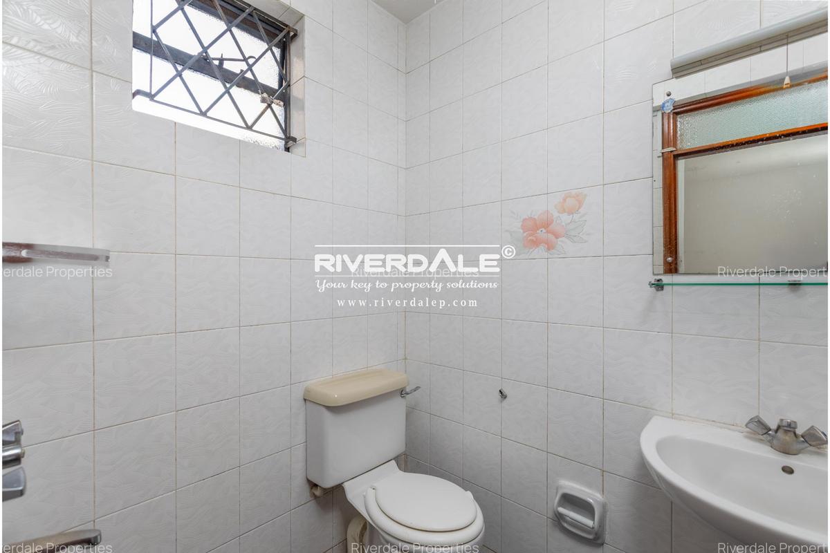 5 Bed Townhouse with En Suite in Lavington - 5