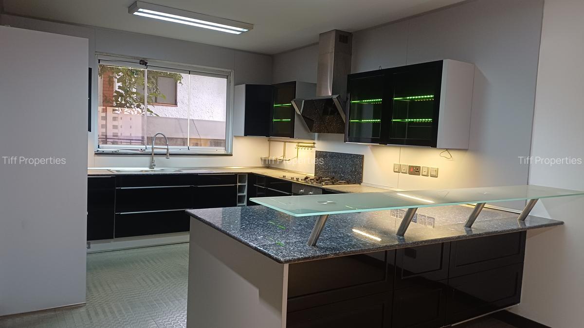 3 Bed Apartment in Riverside - 2